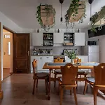 Апартаменты Zemplen Gyoengye Vendeghaz *